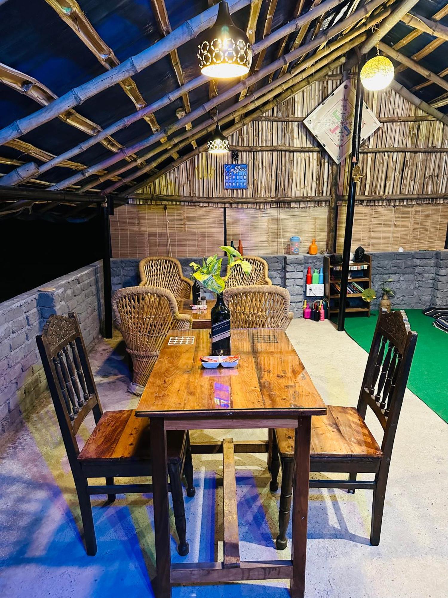 הוסטל דרמסאלה Dreamwoods A Travellers Farm מראה חיצוני תמונה